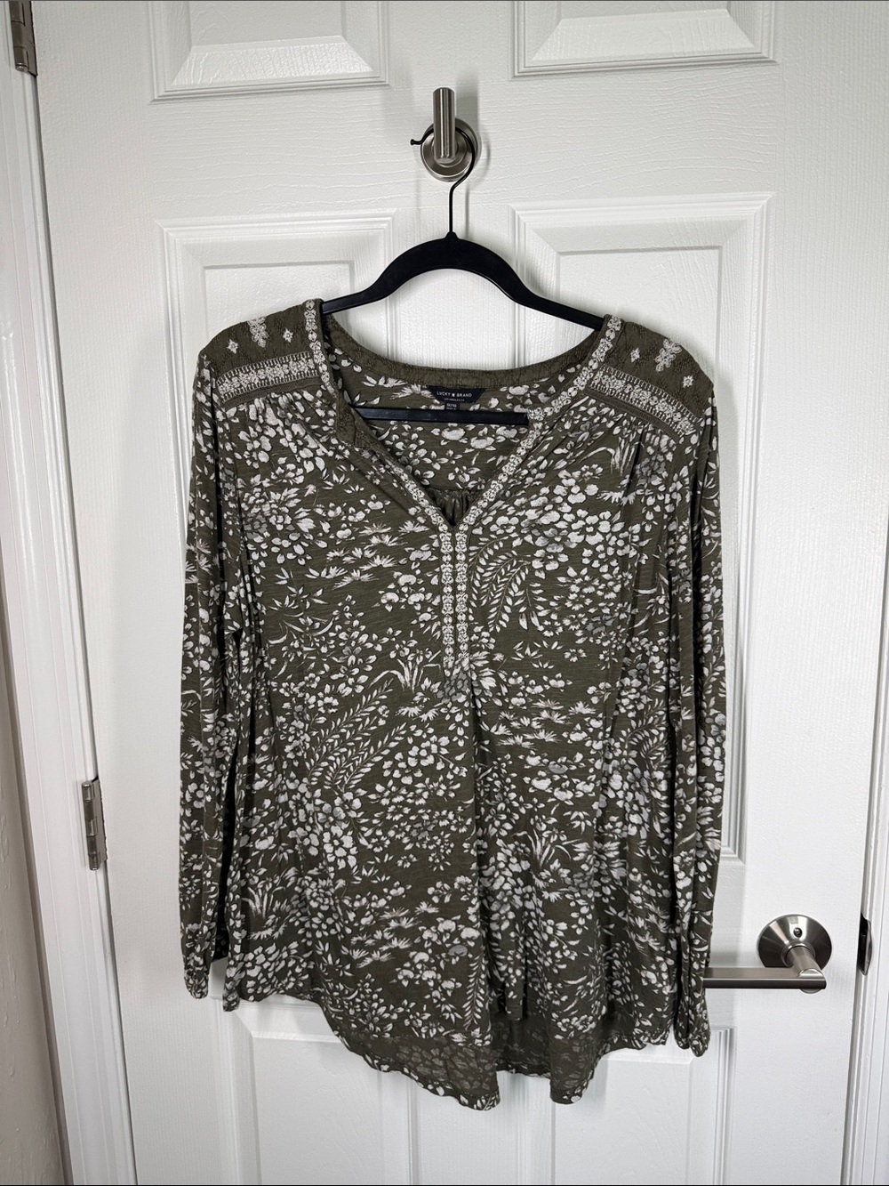 Lucky brand olive green embroidered BoHo blouse size 1 XL